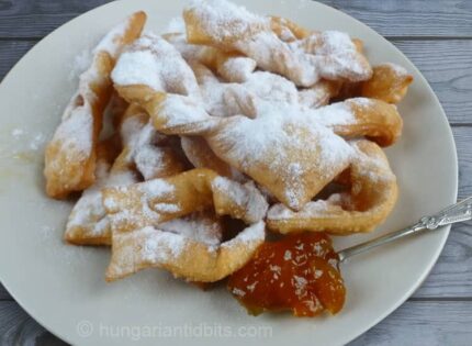 Hungarian doughnut ribbons